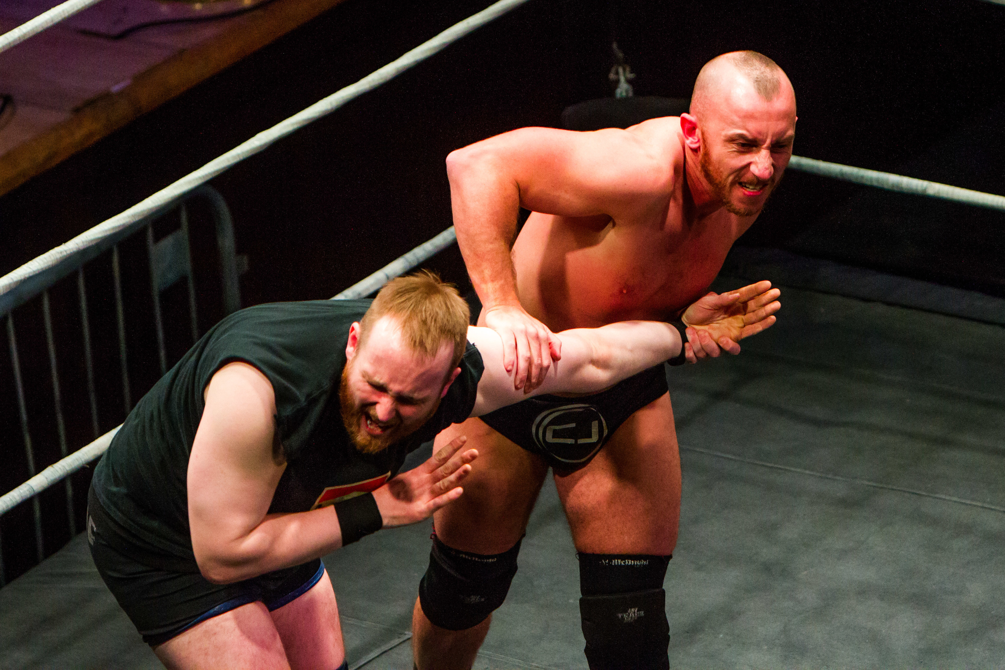 CJ Banks applies a nasty-looking armlock on Ian Ambrose