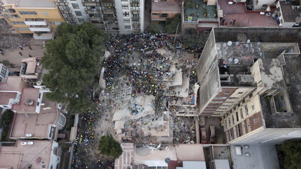 A collapsed building the Del Valle neighborhood in Mexico City=