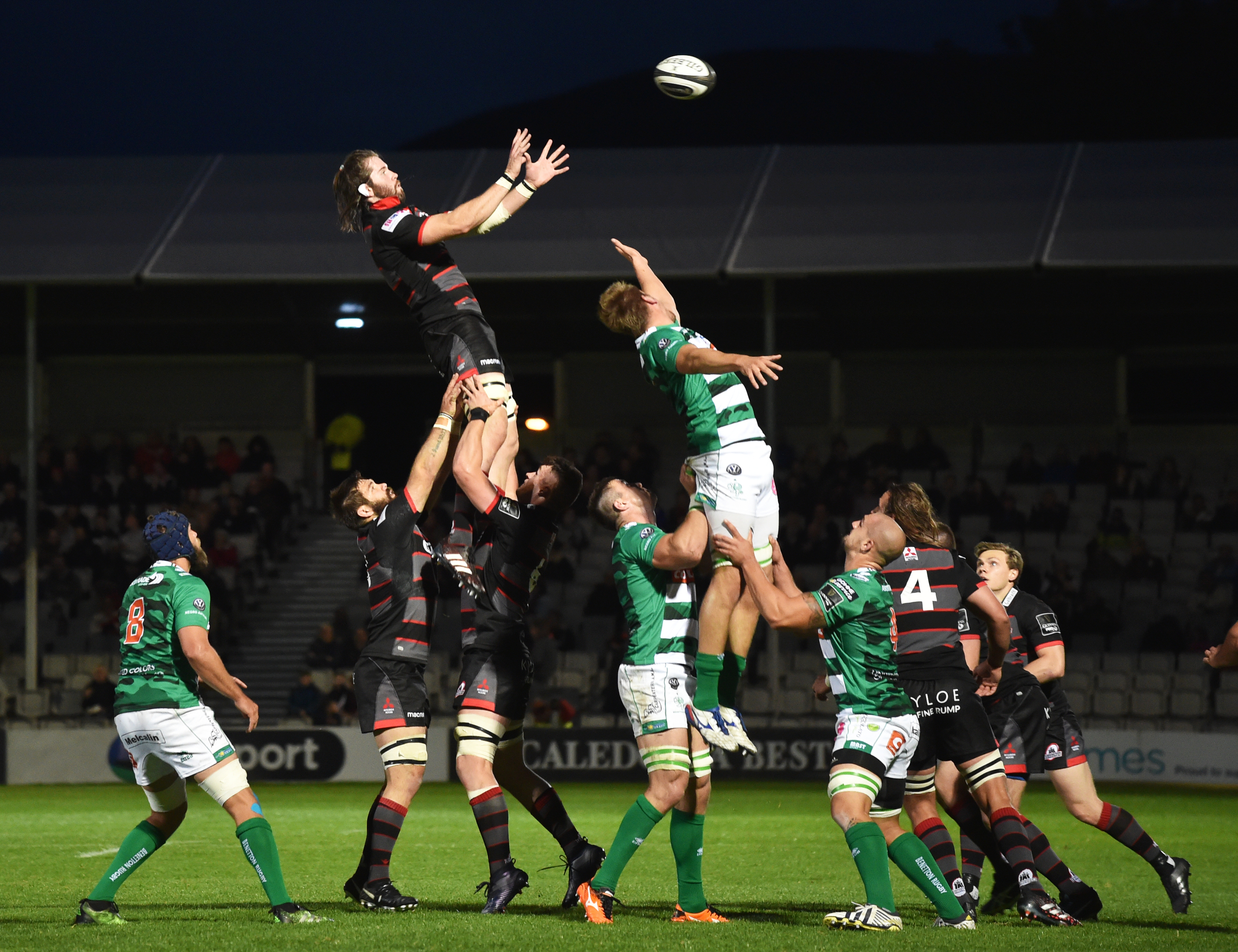 Ben Toolis takes lineout ball in Edinburgh's shock loss to Benetton last Friday.