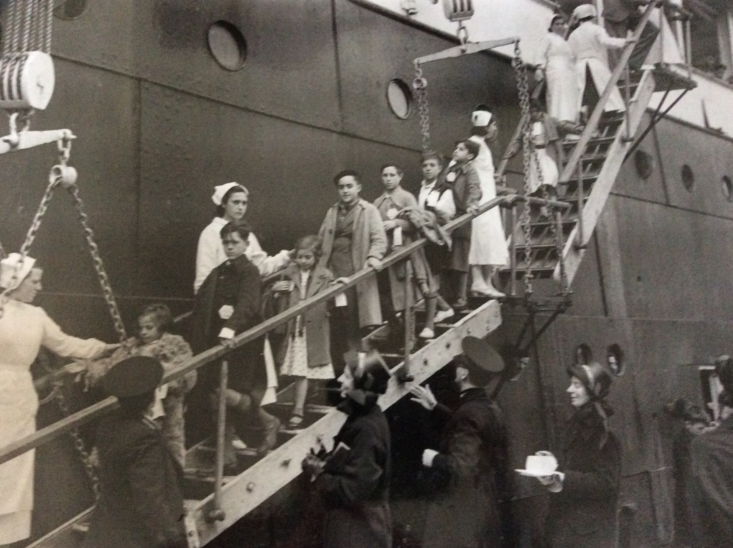 Refugees disembarking SS Habana in 1937 in the UK.
