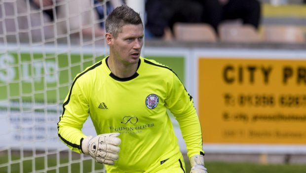 Graeme Smith in action for Brechin.