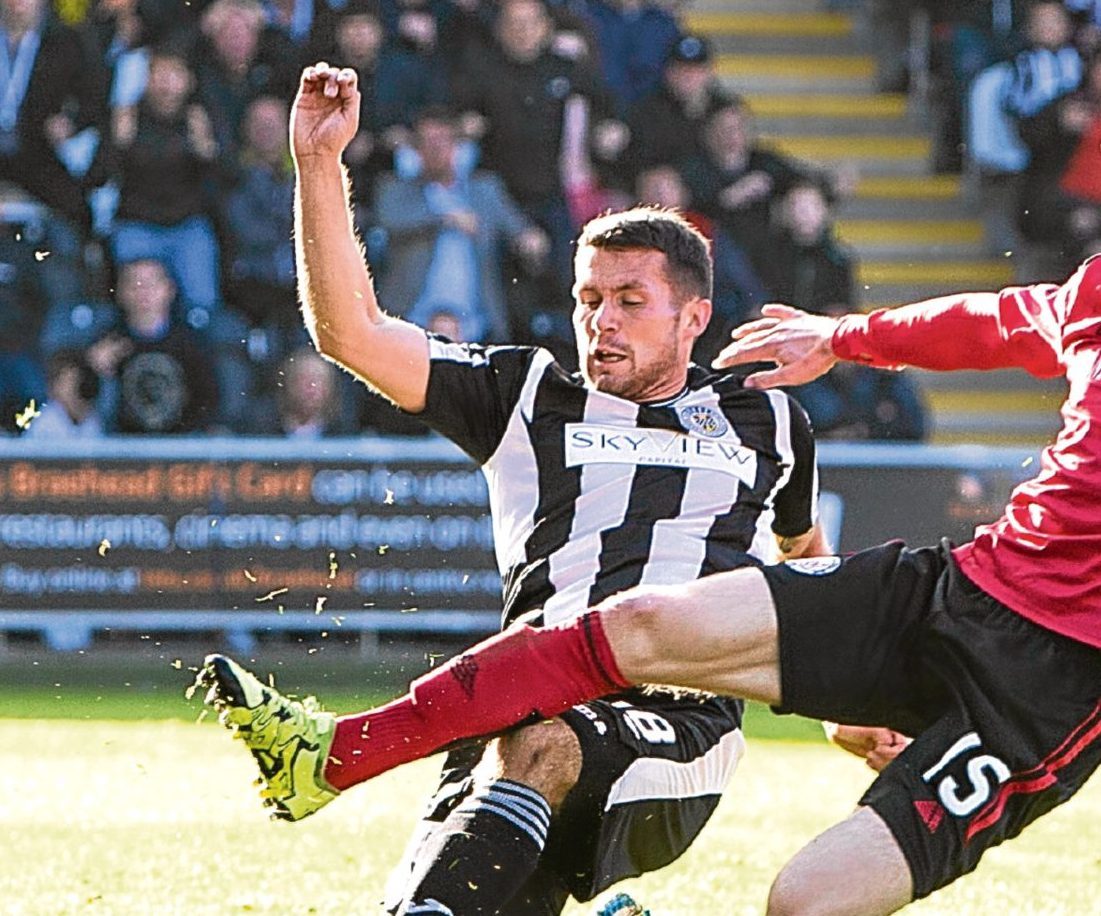 Dale Hilson scores to make it 2-1 to St Mirren.