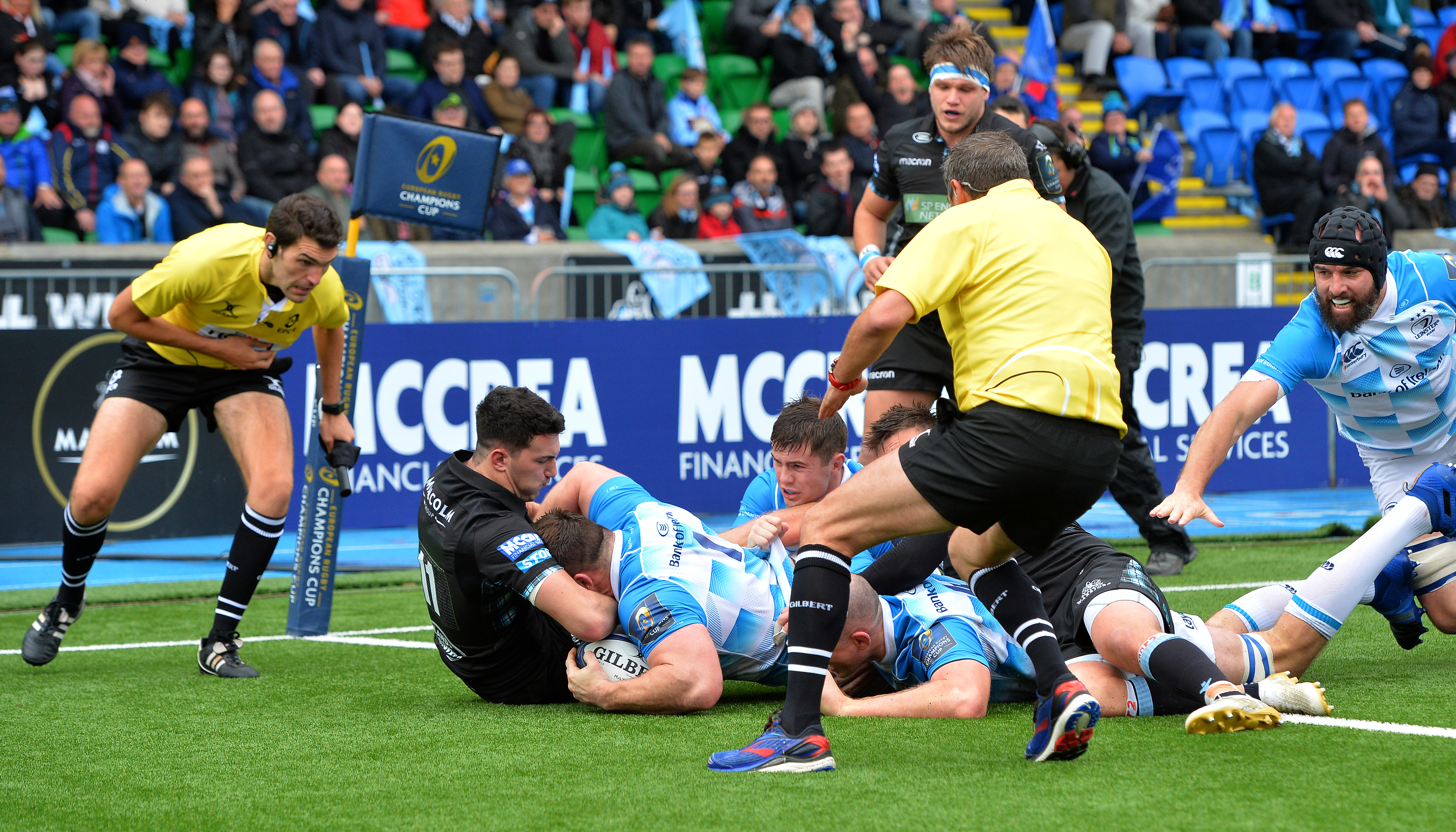 Cian Healy scores his second try after the Leinster maul demolished Glasgow's defence.