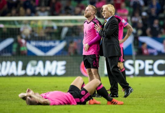 Scotland manager Gordon Strachan (right) with Barry Bannan at full-time