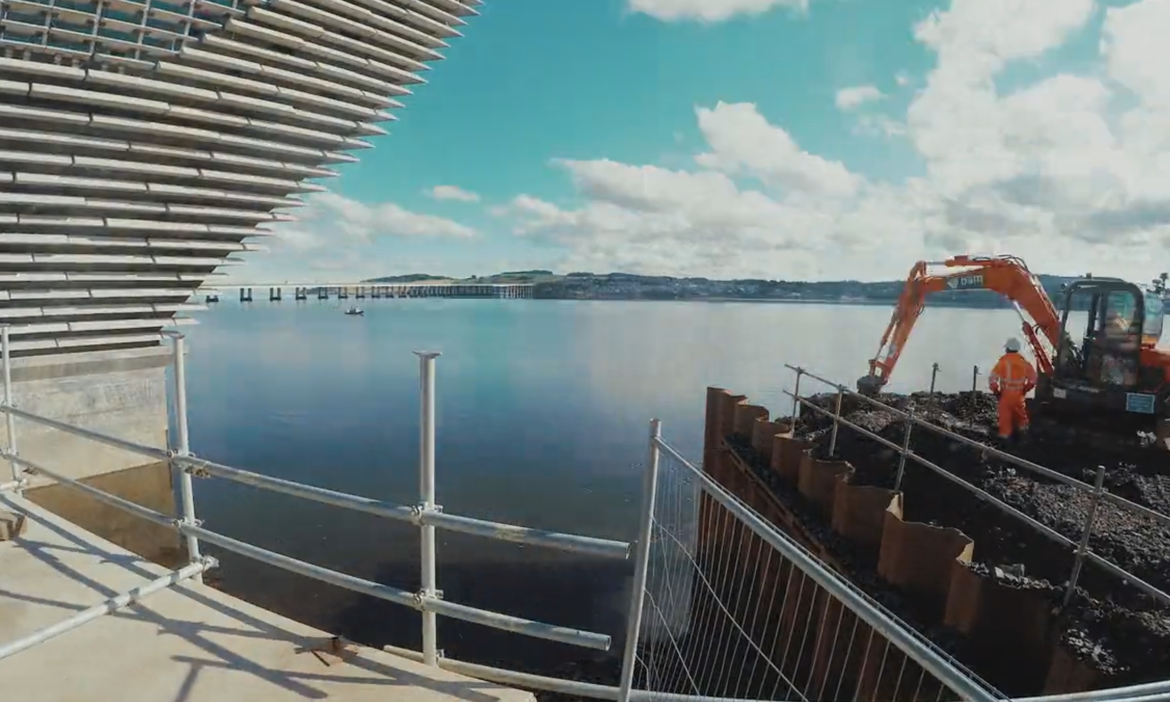 The V&A Dundee's cofferdam is removed.
