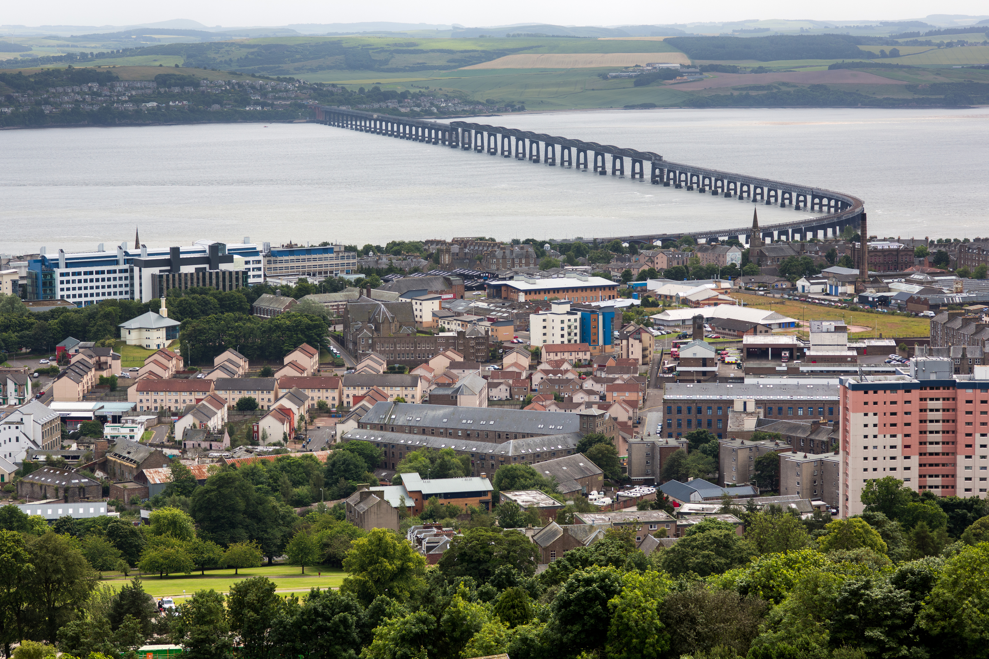 Dundee faces major economic challenges according to the Cities Outlook Report.
