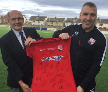 Montrose boss Stewrat Petrie with retired Bombardier Ron Blacklaws and the special shirt