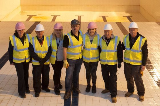 Caption (description) DIY SOS strip out of former Montrose Swimming Pool. Picture shows; L to r, Louisa Stirling, Ray Colla, Kristin Alexander, David Paton, Keira Gowans, John Dempsters and Robert Geddes, Saturday 18th November 2017.