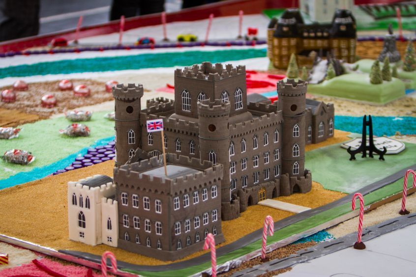 A cake version of Taymouth Castle.