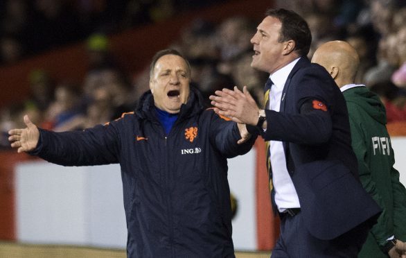 Mackay alongside Dick Advocaat during Scotland friendly against Netherlands