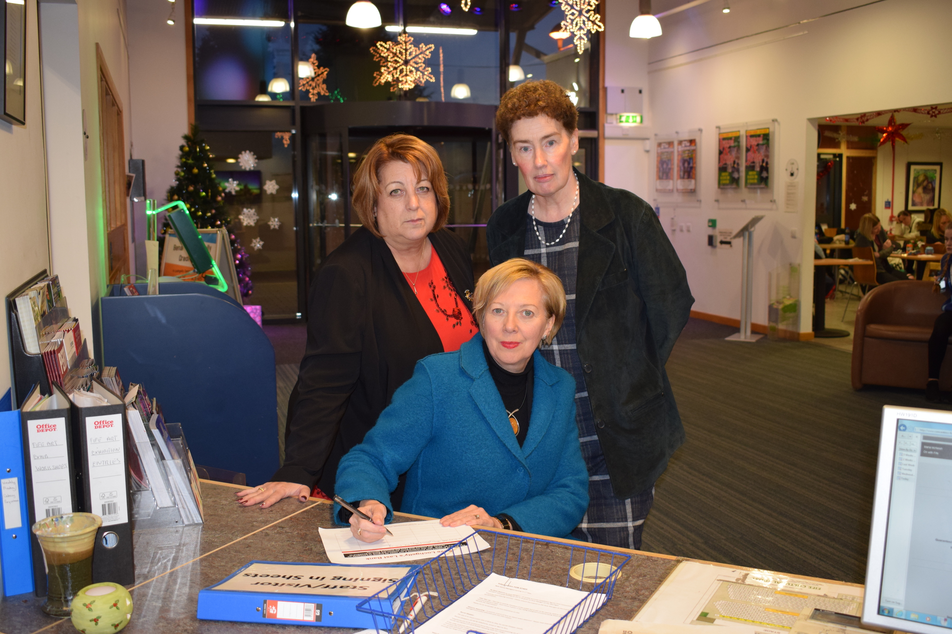 Lesley Laird with Councillor Linda Erskine (left) and Councillor Mary Lockhart (right).