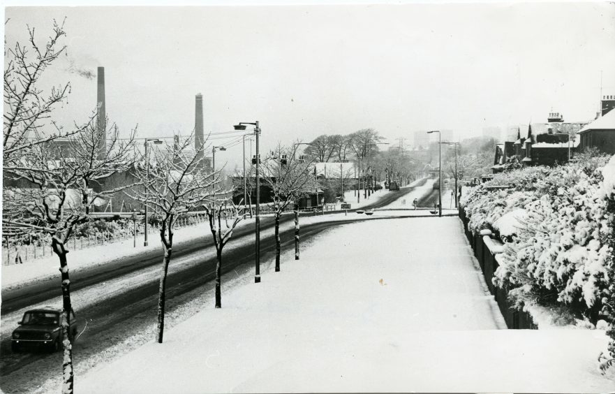 A shot taken at Dundee Road West, looking towards Ferry Road.
10/1/1979.