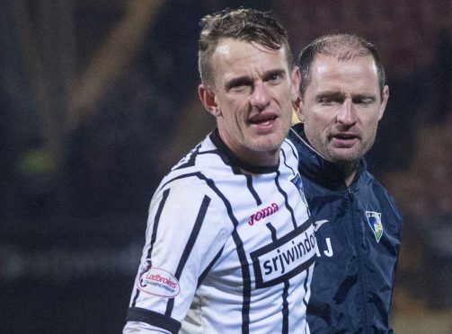 Dunfermline's Dean Shiels with manager Allan Johnston.