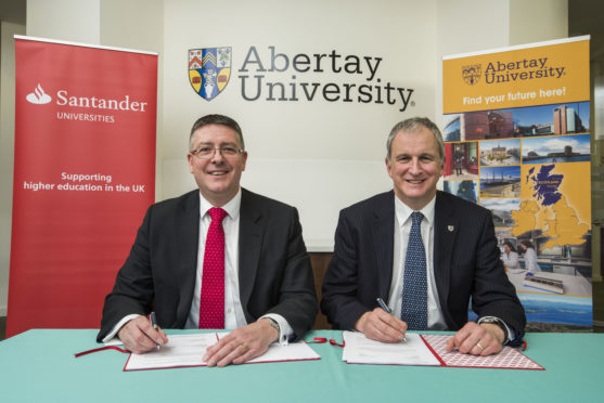 Matt Hutnell, director of Santander Universities UK, and Principal of Abertay   Professor Nigel Seaton sign the agreement.