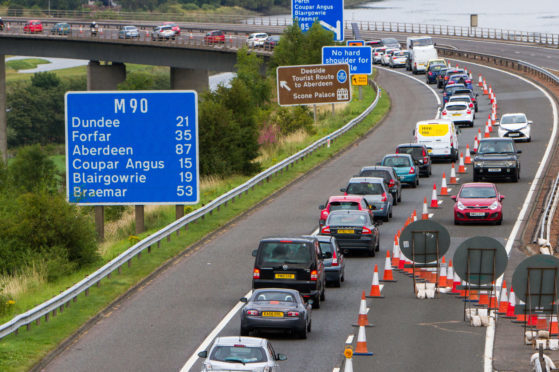 Motorists have been warned to expect delays on the Friarton Bridge this weekend.