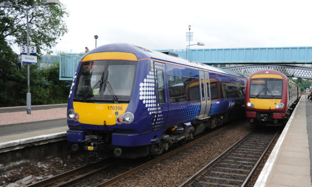 A former Labour minister has warned against nationalising the railway.