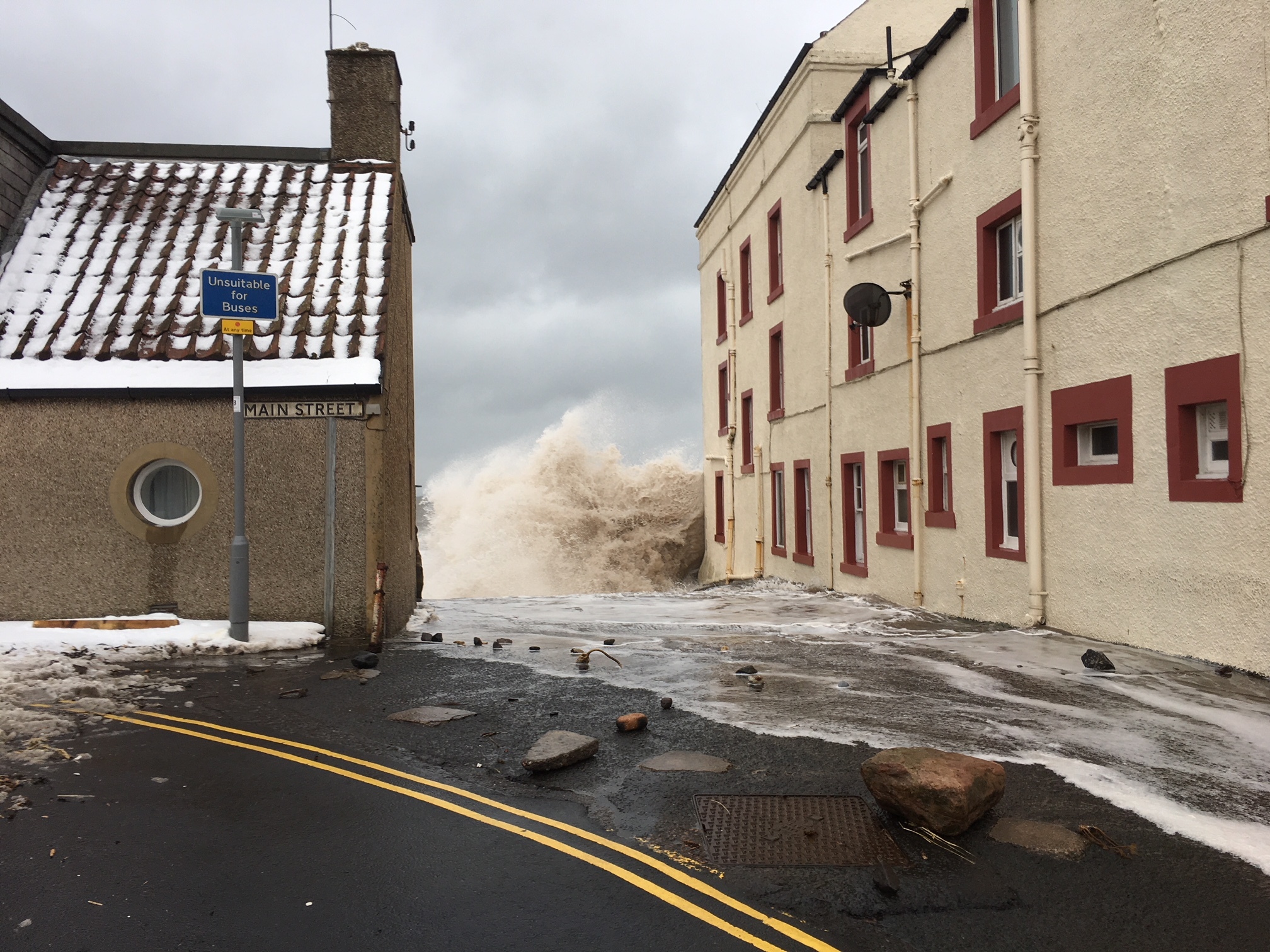 The incredible scene at Lower Largo as high tide caused huge problems.