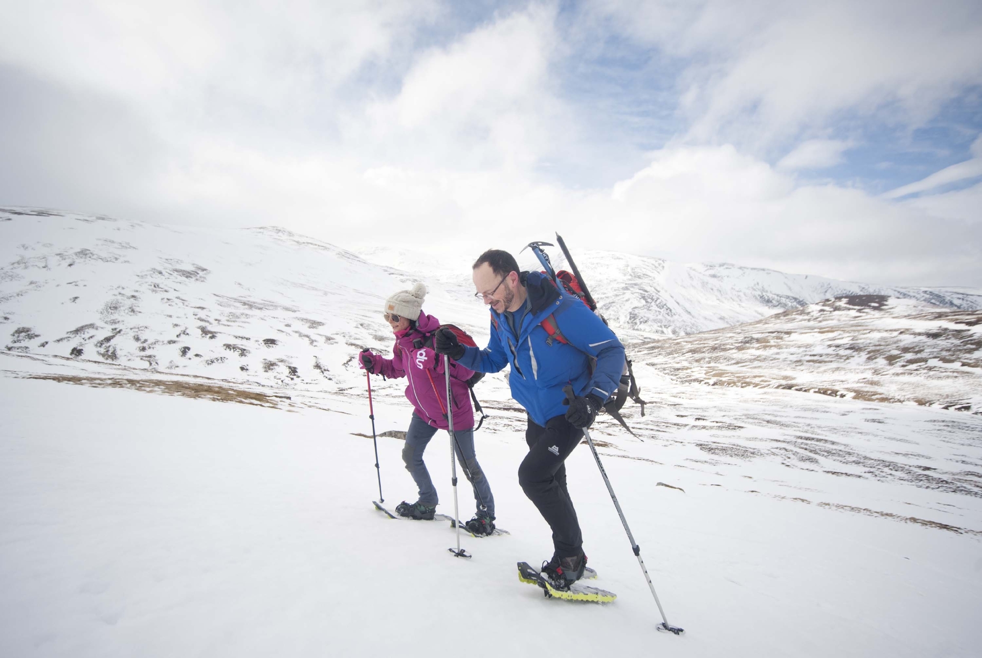 Gayle Ritchie and Paul Fettes snowshoeing on Carn an Tuirc.