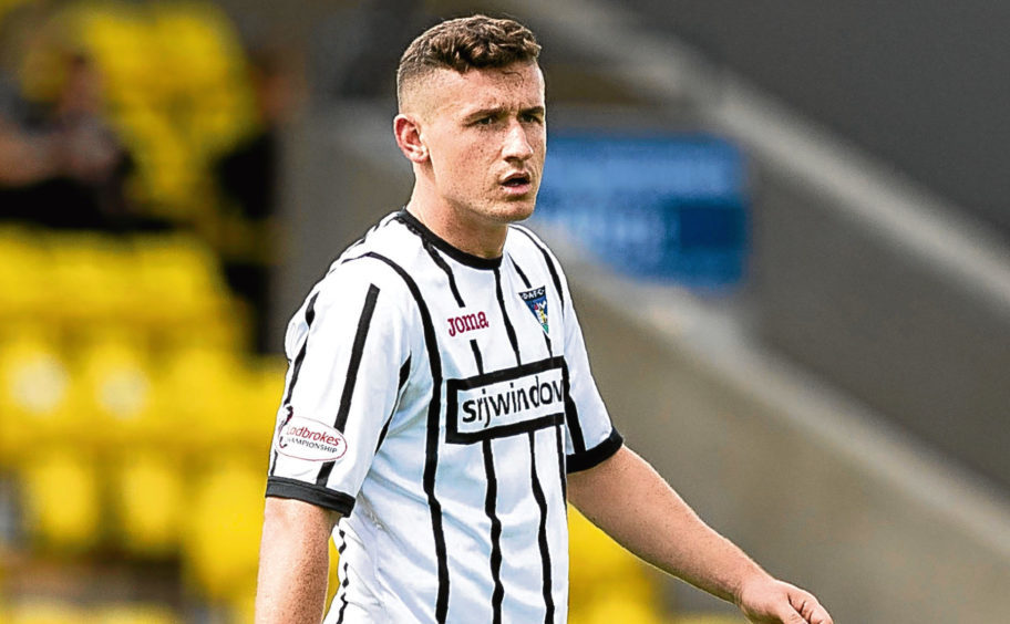 Fraser Aird in action for Dunfermline Athletic F.C.