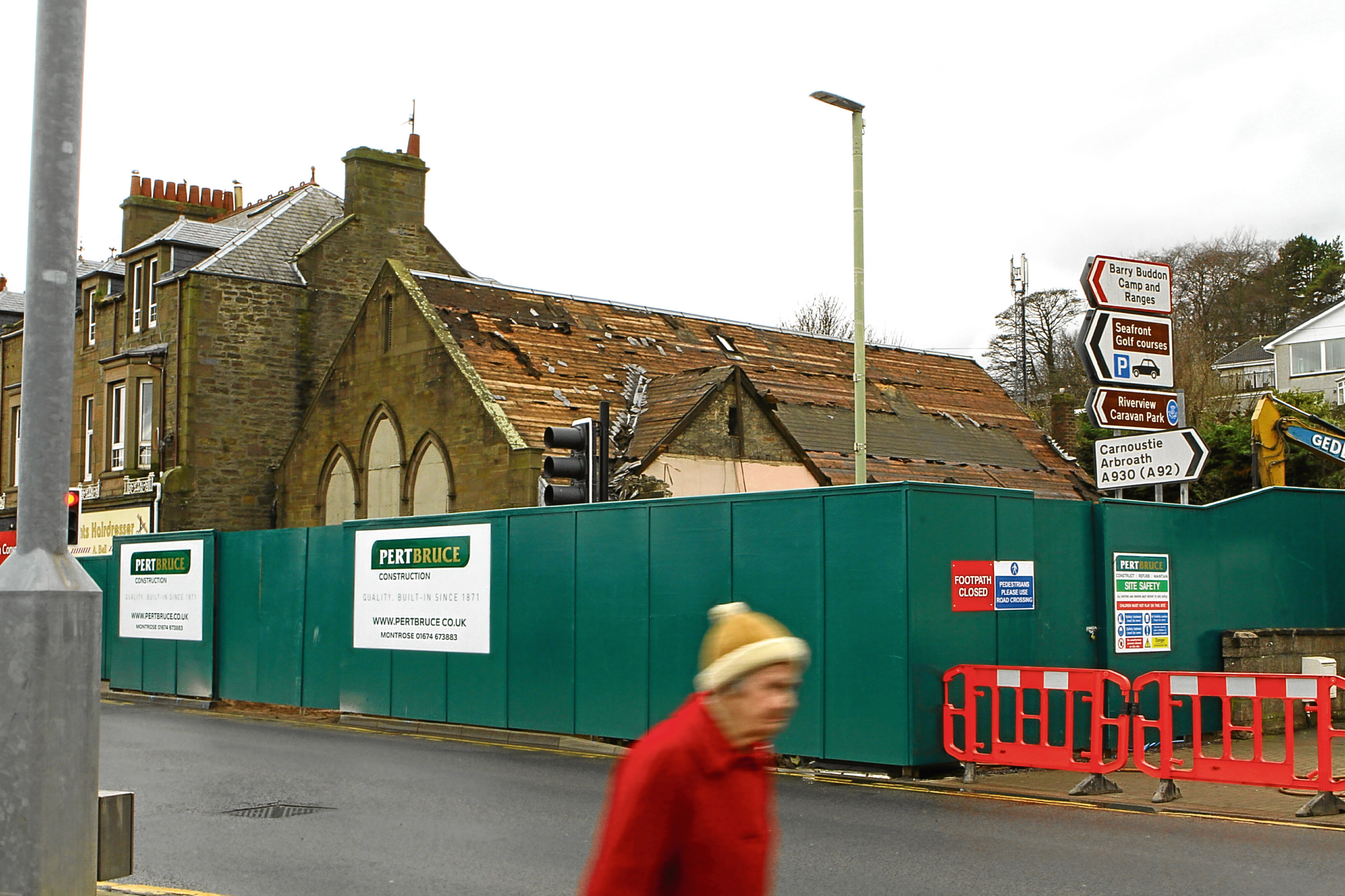 Courier News - Paul Malik story - Demolition - Monifieth.
CR0000651
Picture shows; the demolition of the South Church Halls in Monifieth continuing today. Tuesday 17th April 2018.
