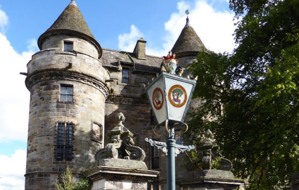 gas light in Falkland