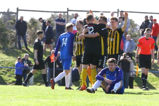 Auchinleck celebrate at full-time.