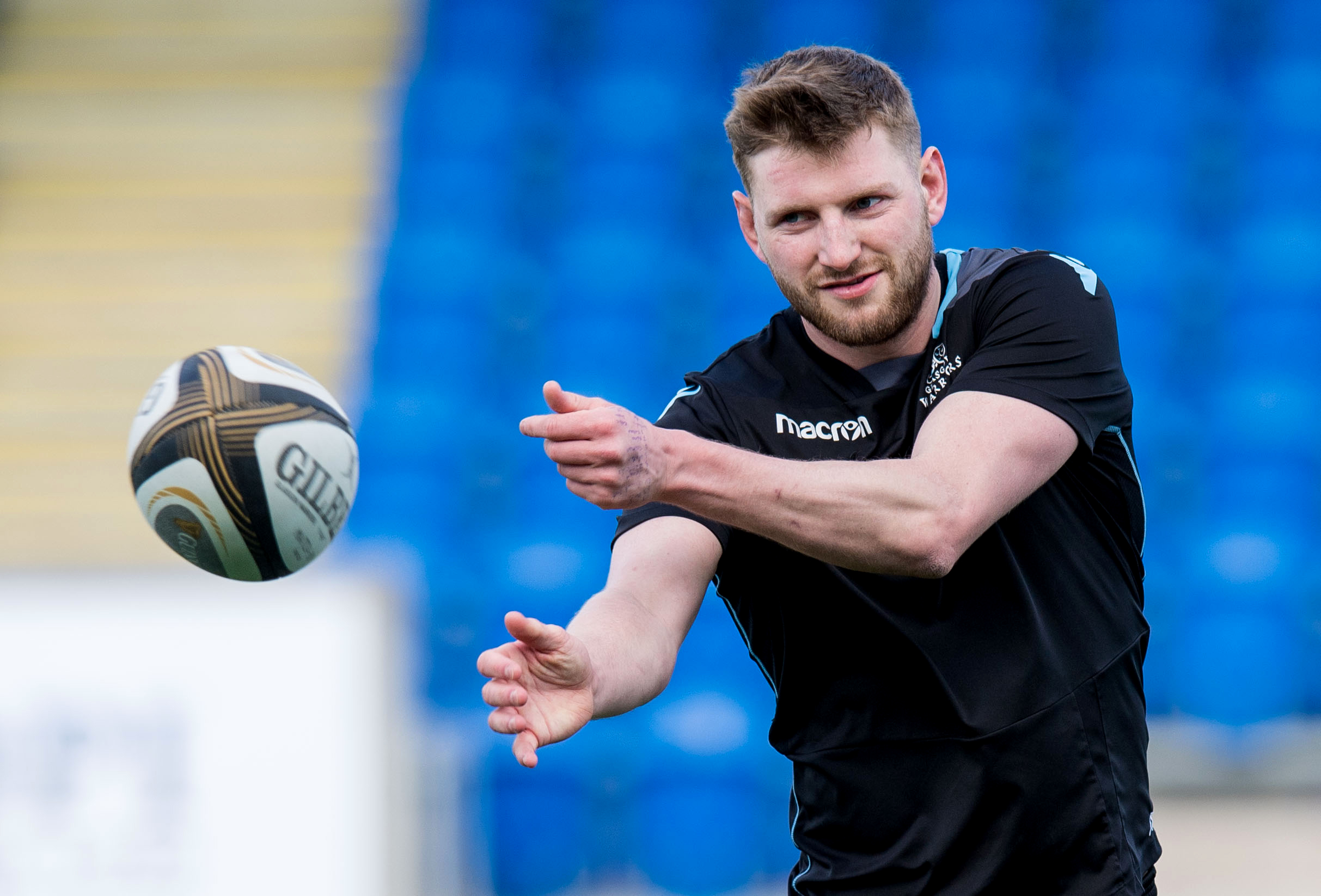 Finn Russell has been dropped by Glasgow Warriors as they try to clinch a home semi-final in the PRO14.