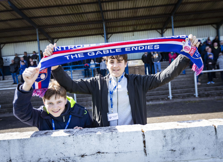 Montrose fans in the crowd
