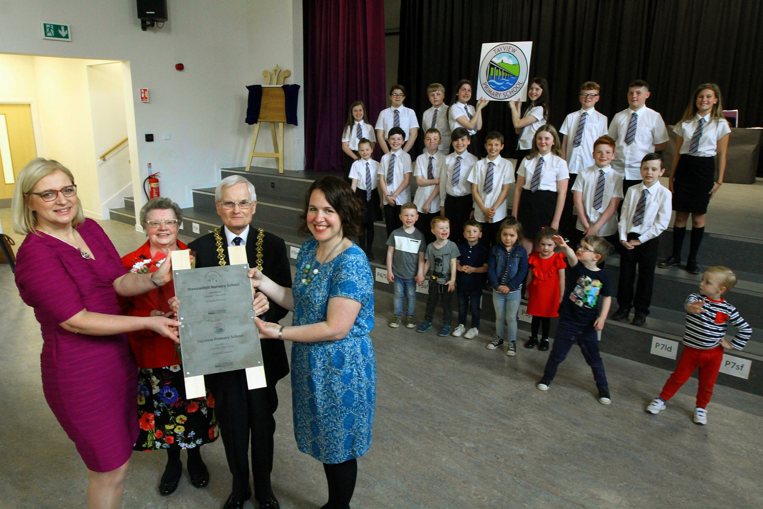 Lord Provost Ian Borthwick and Lady Provost Linda Borthwick, with Dawn Archibald, left, Head Teacher of Tayview Primary School and Carol Blair, right, Head Teacher of Tayview Nursery at the opening of the school and nursery school in Menzieshill today, with some of the primary six and seven pupils and nursery youngsters from the nursery in the background..