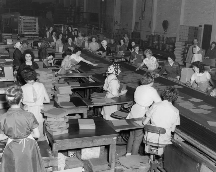 Linoleum being manufactured in Kirkcaldy