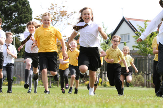 Mhairi Edwards, Courier, CR0001411, News, Jim Millar story, A study conducted by Stirling University has shown the benefits to primary school children of doing a daily mile. Timmergreens primary school participates in the scheme. 
Picture shows; kids from the P5/6 class at Timmergreens Primary doing their daily mile. Friday 18th May.