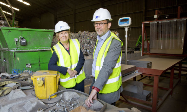 Cabinet Secretary Roseanna Cunningham and Zero Waste Scotland CEO Iain Gulland at Binn Farm, Glenfarg.