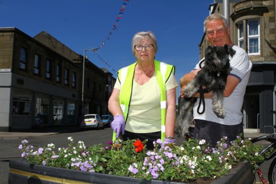 Joan Chalmers of Broughty Ferrry in Bloom and Councillor Craig Duncan repair damage to one of the planters