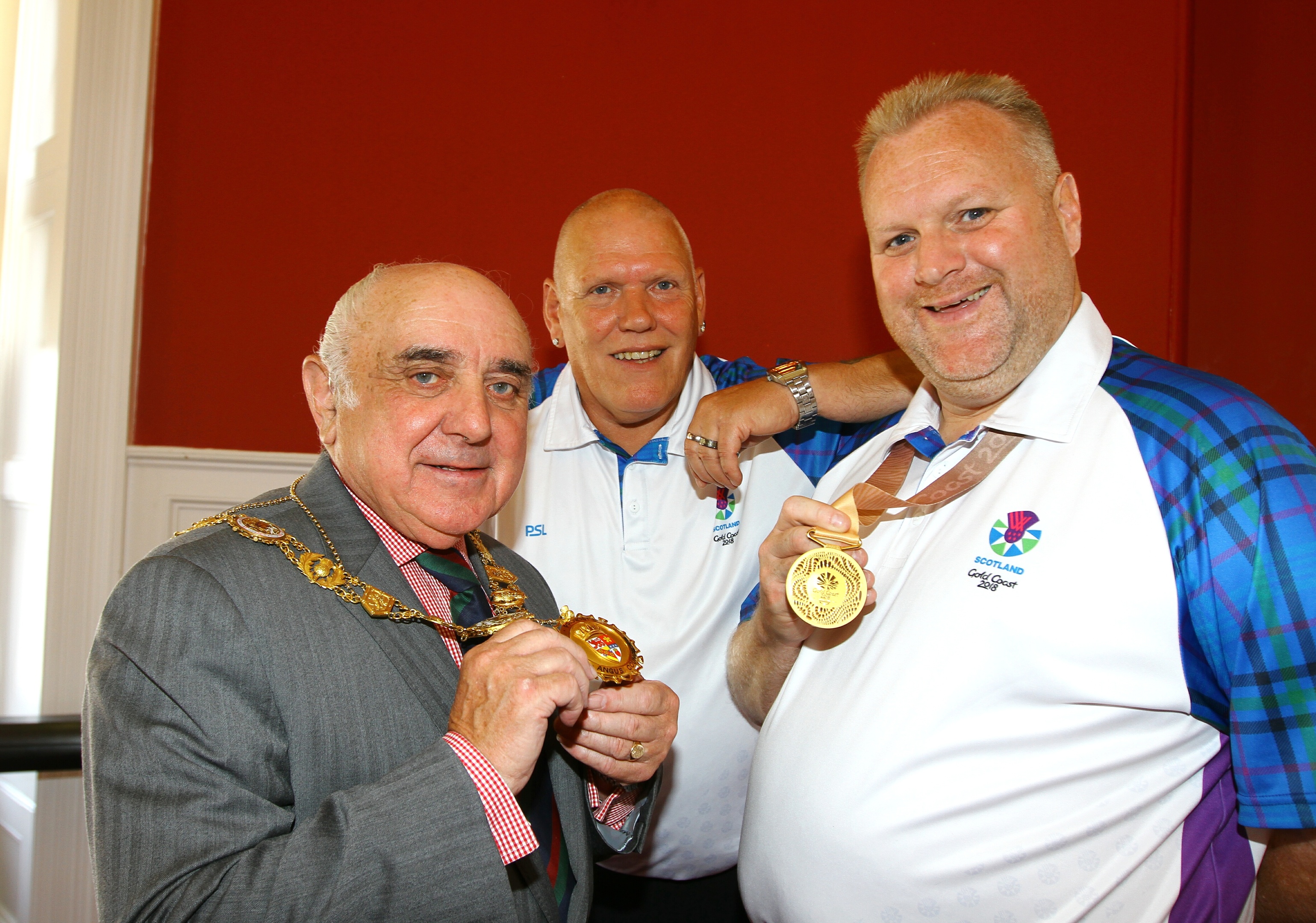 Darren Burnett (with gold medal) and Mike Mike Nicoll meet provost Ronnie Proctor.