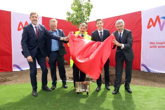 MVV board member Dr Hansjörg Roll , Michelin manager John Reid, Angus Councillor Bob Myles , Dundee City Council leader John Alexander and MVV chief executive Dr Georg Müller unveil a plaque to mark the start of construction.