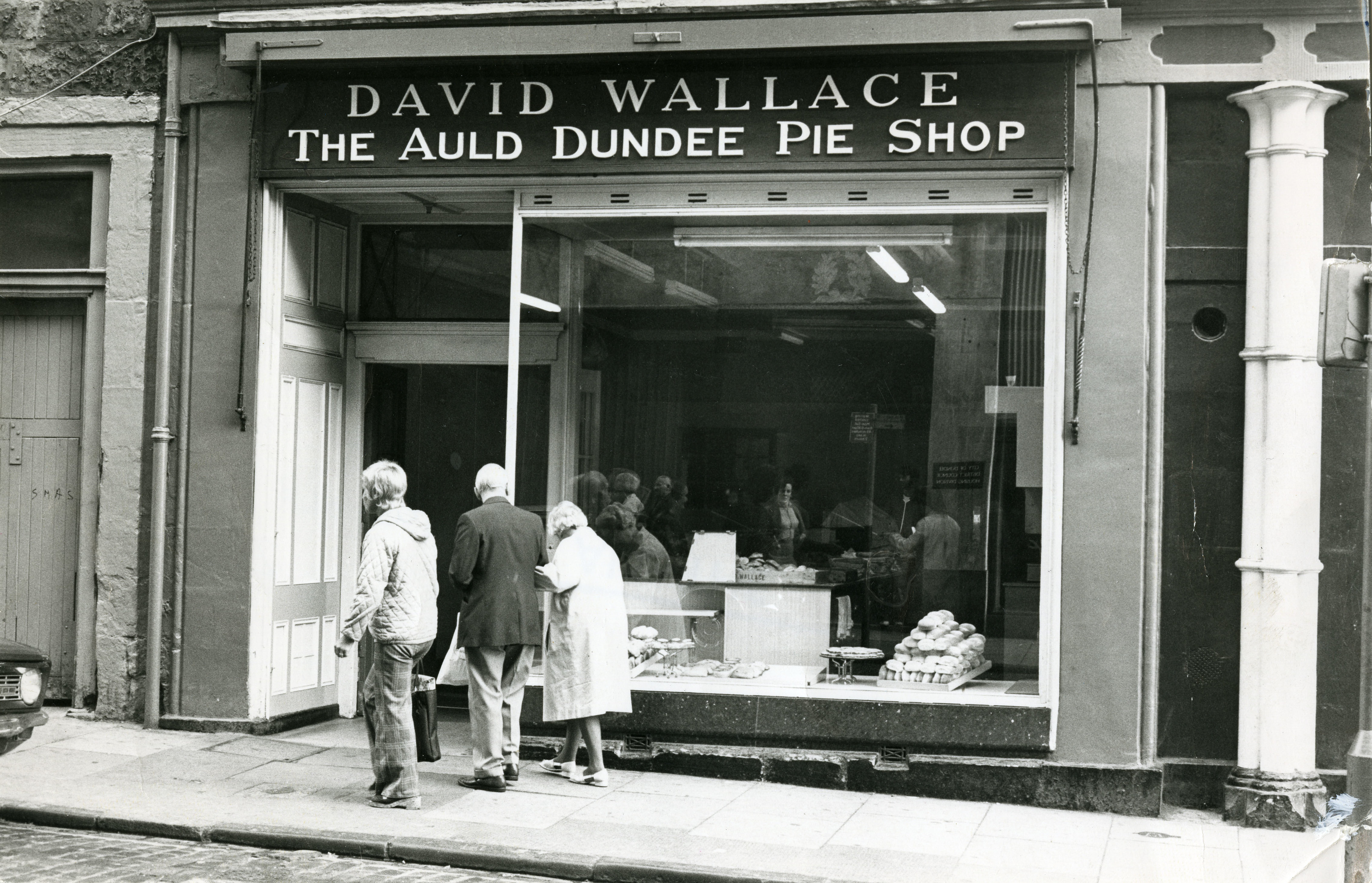 The Auld Dundee Pie Shop on Castle Street in 1977