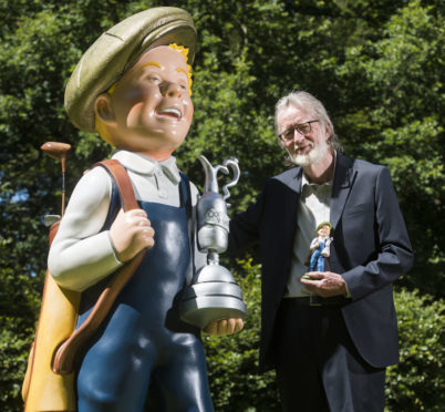 Peter Davidson with the 7 foot tall sculpture of Our Wullie and the maquette it was made from.