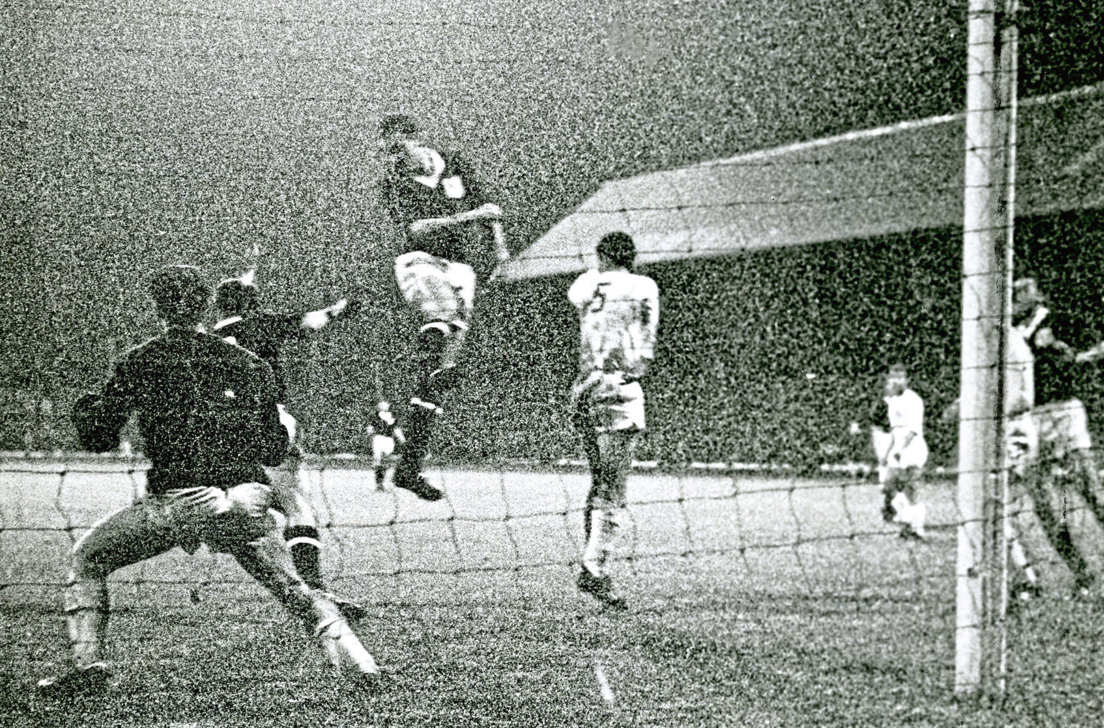Alan Gilzean narrowly misses a header against FC Cologne in 1962.