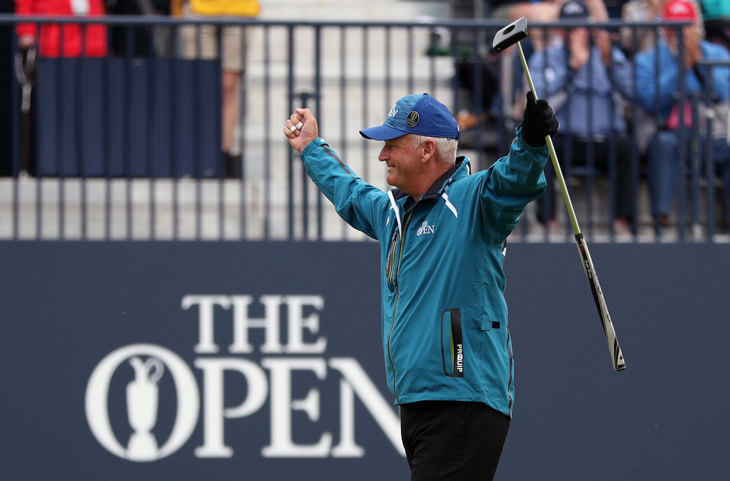 Sandy Lyle acknowledges the crowd on the 18th.