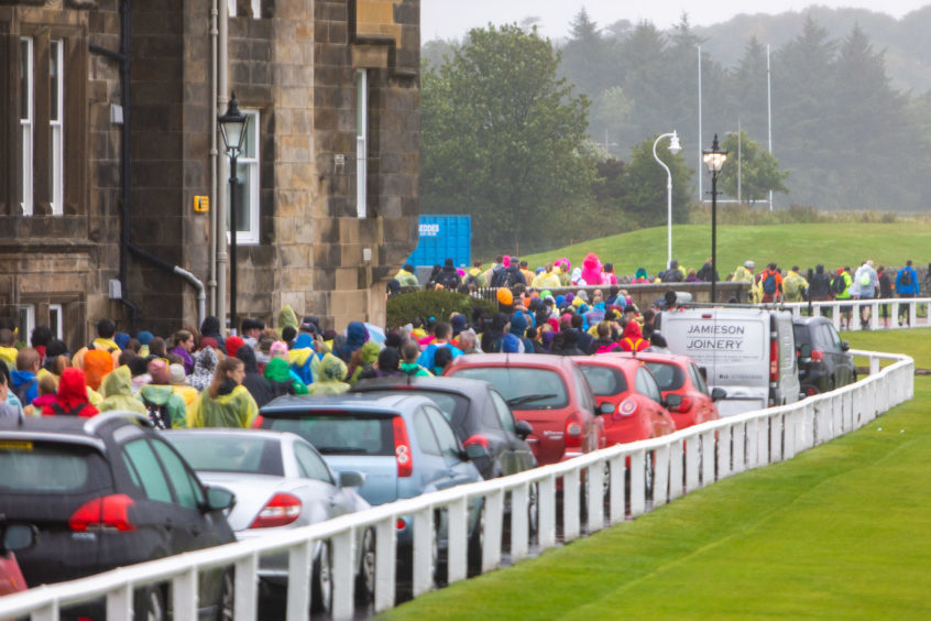 Kiltwalkers on the Old Coursein St Andrews.