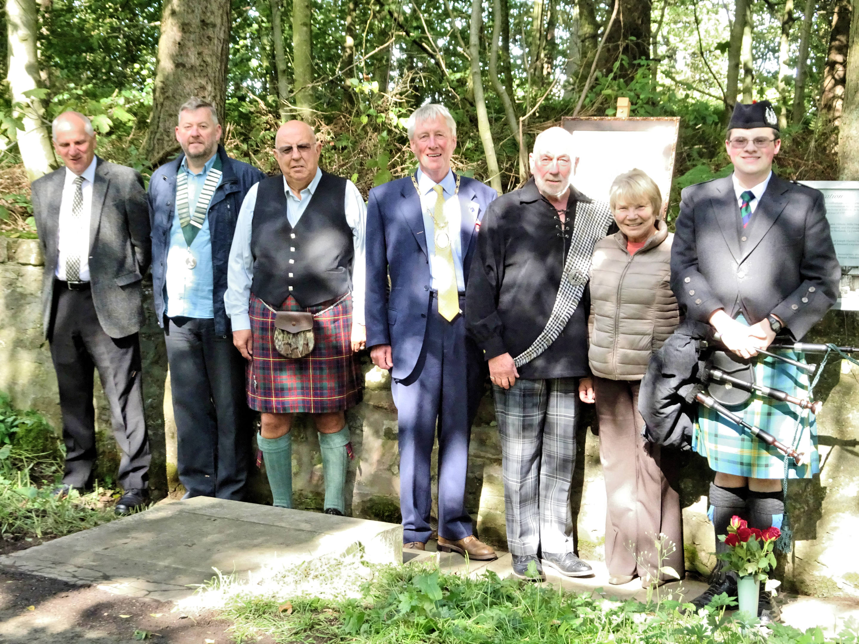 Peter Black, Norrie Braes, Ken Smith, Aberdeenshire Provost Bill Howatson , Dave Ramsay, Gladys Smith and piper Lewis Maitland.