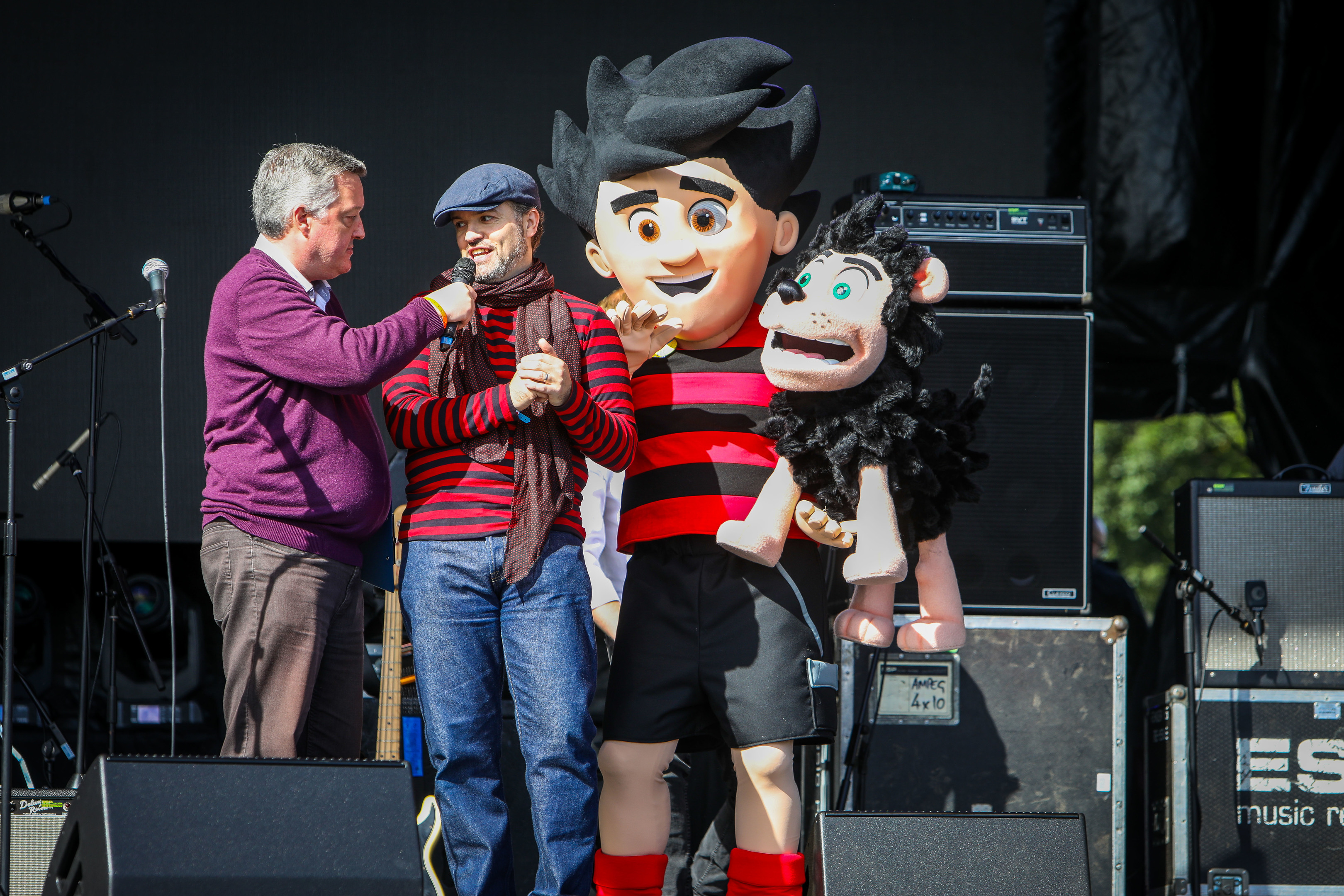 Beano attempts comic world record at 3D Festival in Slessor Gardens