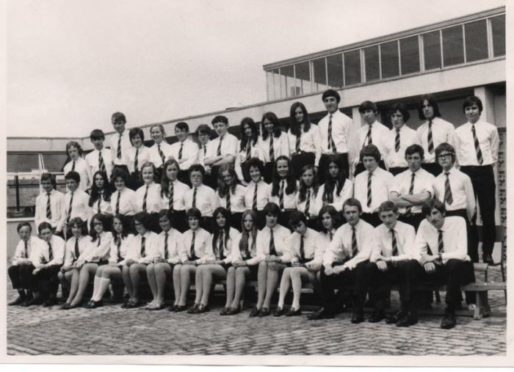 The Lawside enior Prizewinners in 1970. Elisabeth is in the front row, seventh from the right.