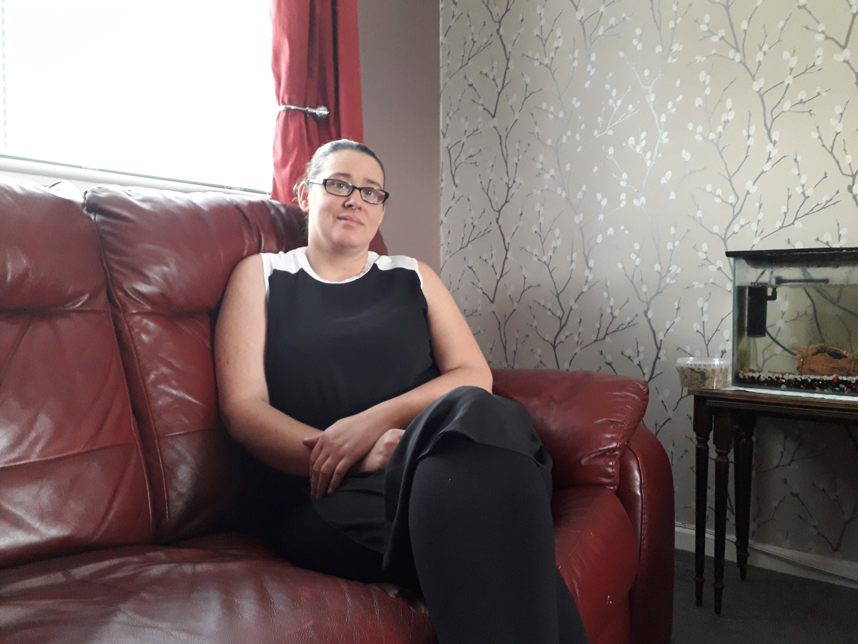 Michelle Melvile, a mother-of-two from Kelty, has told how Universal Credit has plunged her into debt. 
She has issued her heartfelt thanks to Fife Gingerbread who have been supporting her during her ordeal.