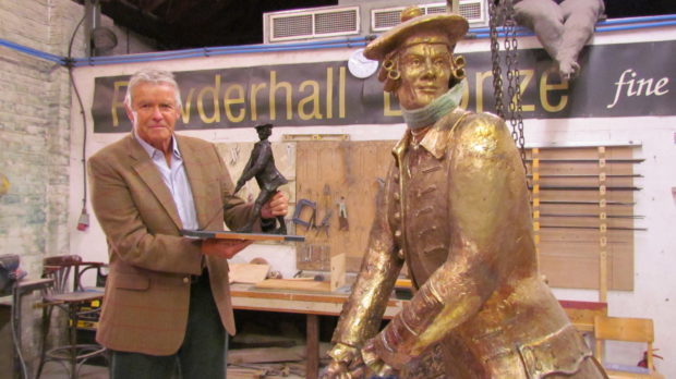 David Anderson alongside the statue of John Rattray.