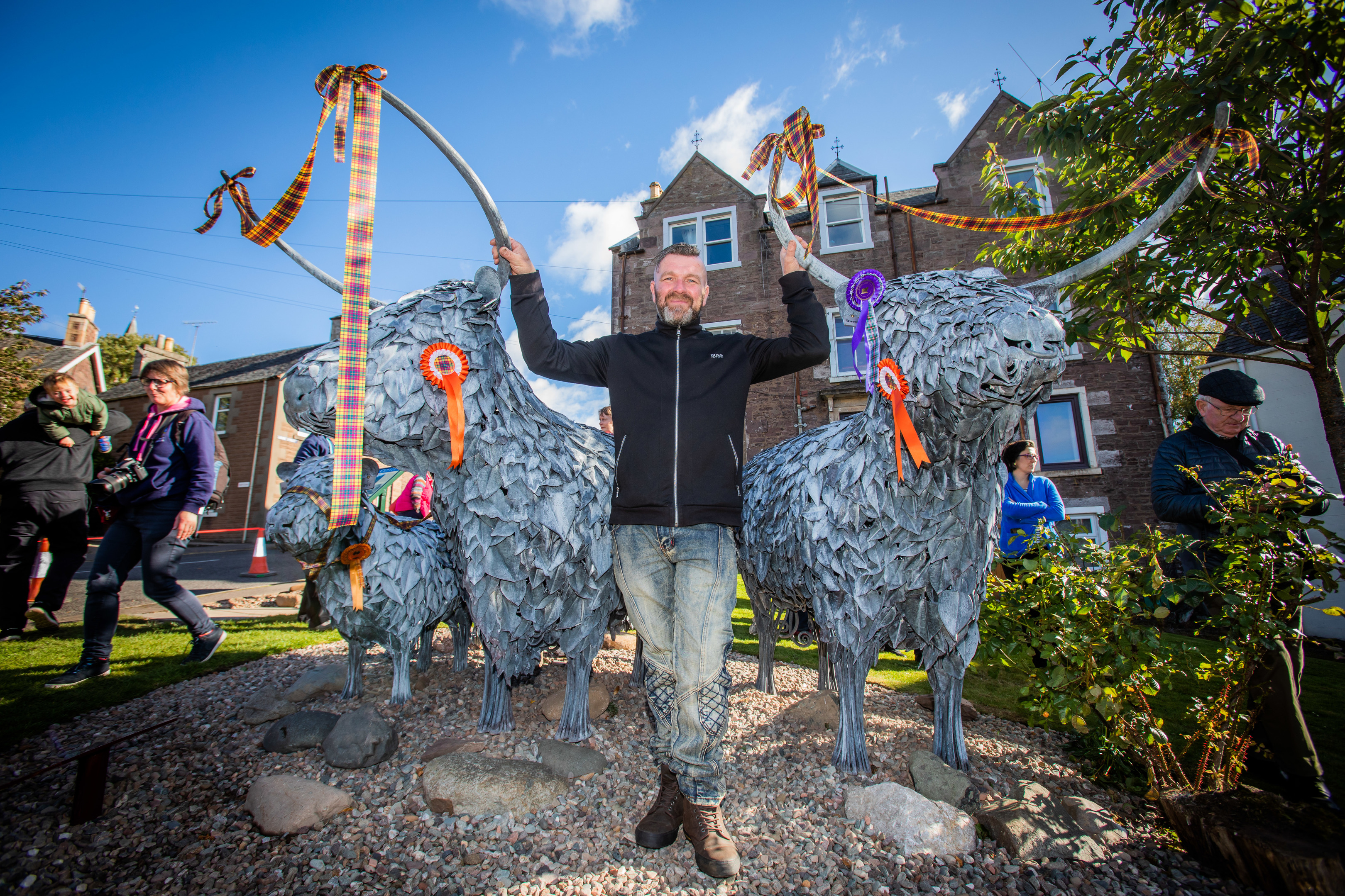 Blacksmith Kev Paxton with the Crieff coos.
