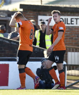 Dejected Dundee United players at Somerset Park.