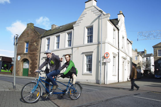 Project director Scott Francis, left, and community mechanic Calum Watson.