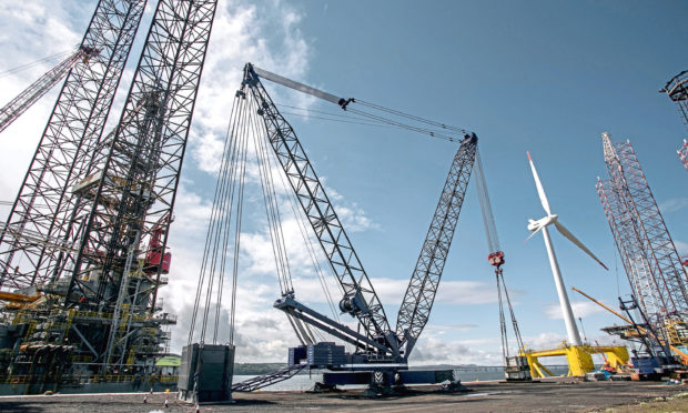 OM Heavy Lift operates the Gottwald crane at Port of Dundee.