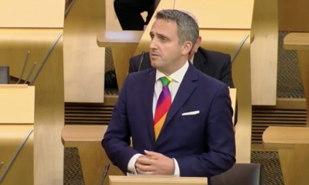 Alex Cole-Hamilton has accused the Scottish Government of  having its "fingers in its ears" over mental health vacancies